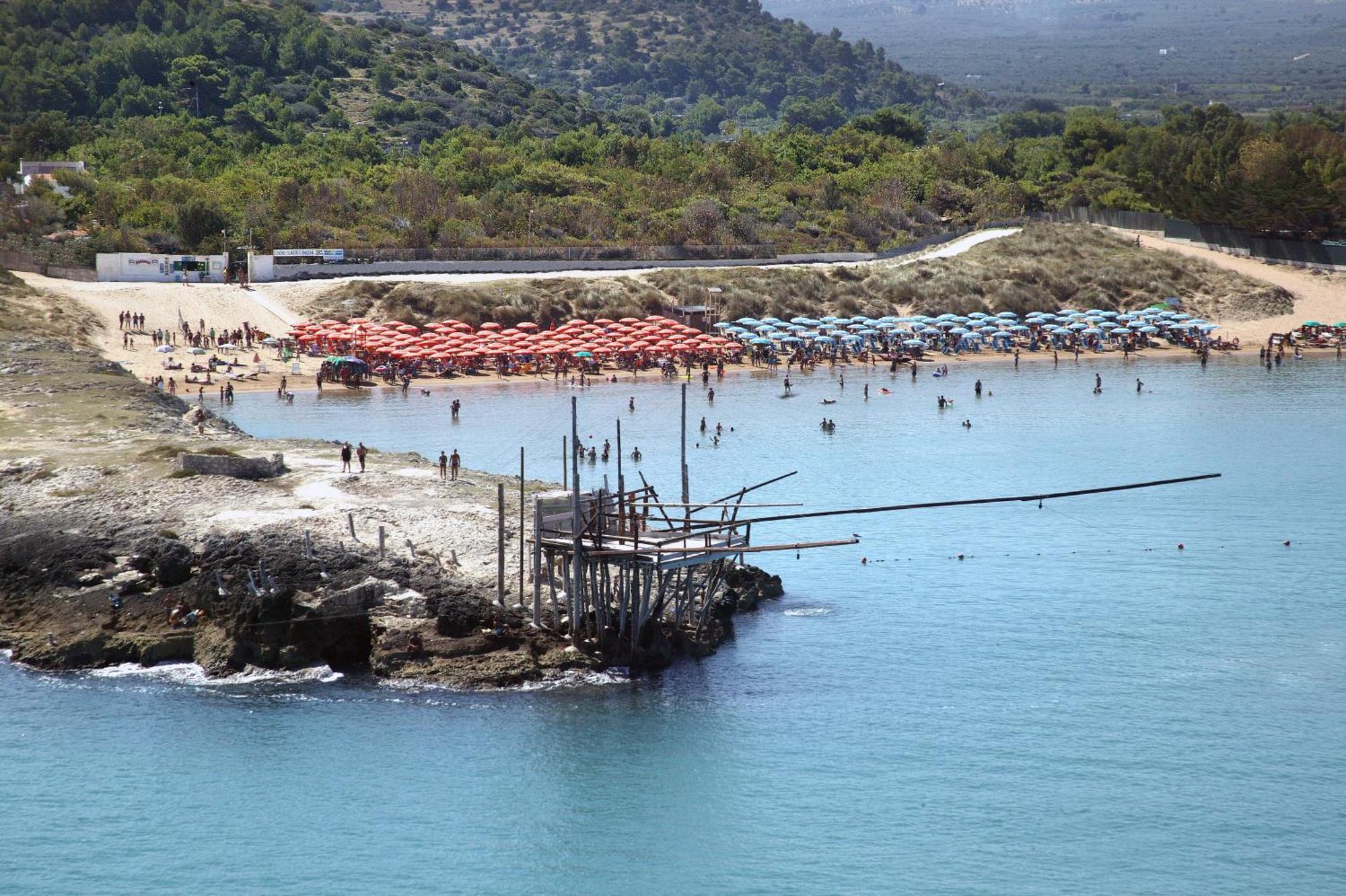 Camping Village Baia Falcone 维耶斯泰 外观 照片