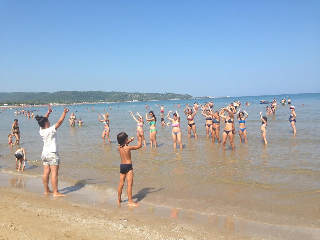 Camping Village Baia Falcone 维耶斯泰 外观 照片